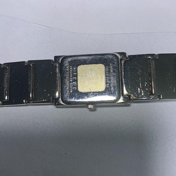 Givenchy watch silver tone and shell pearl front face. - Picture 8 of 12